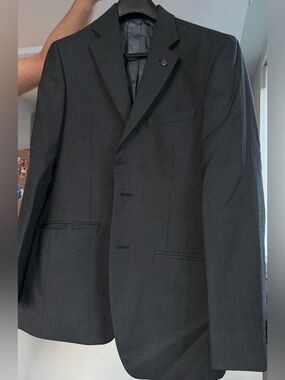 Raymond Dark Gray Textured Single-Breasted Suit Jacket